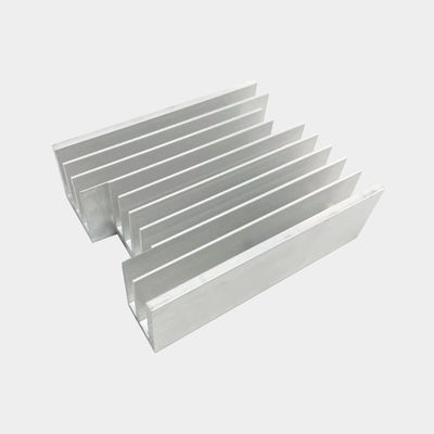 Op maat gemaakte CNC-bewerkingsonderdelen CNC-bewerkte aluminium koelvinnen 5 mm Vinnenhoogte 2 mm Vinnenpitch