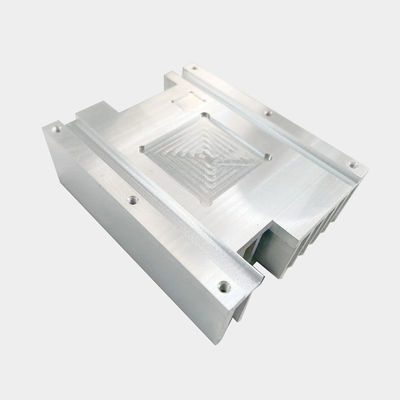 Op maat gemaakte CNC-bewerkingsonderdelen CNC-bewerkte aluminium koelvinnen 5 mm Vinnenhoogte 2 mm Vinnenpitch