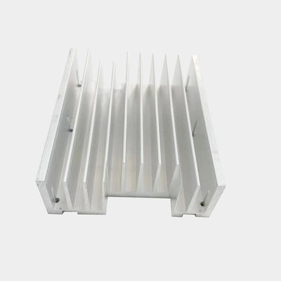 Op maat gemaakte CNC-bewerkingsonderdelen CNC-bewerkte aluminium koelvinnen 5 mm Vinnenhoogte 2 mm Vinnenpitch