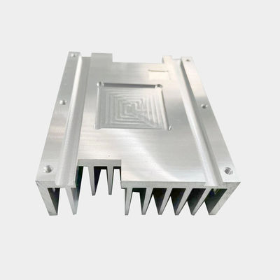 Op maat gemaakte CNC-bewerkingsonderdelen CNC-bewerkte aluminium koelvinnen 5 mm Vinnenhoogte 2 mm Vinnenpitch